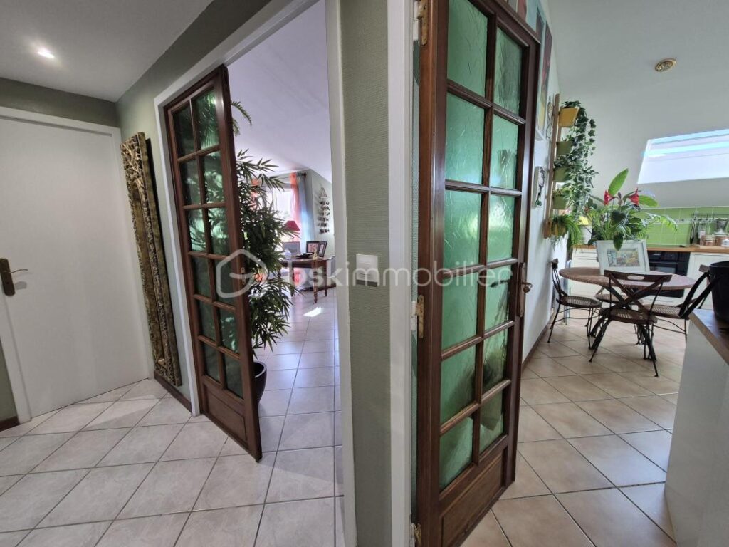 Charmant appartement en dernier étage à Courcouronnes Centre avec terrasse !!! – 3 pièces – 1 chambre – 60 m²