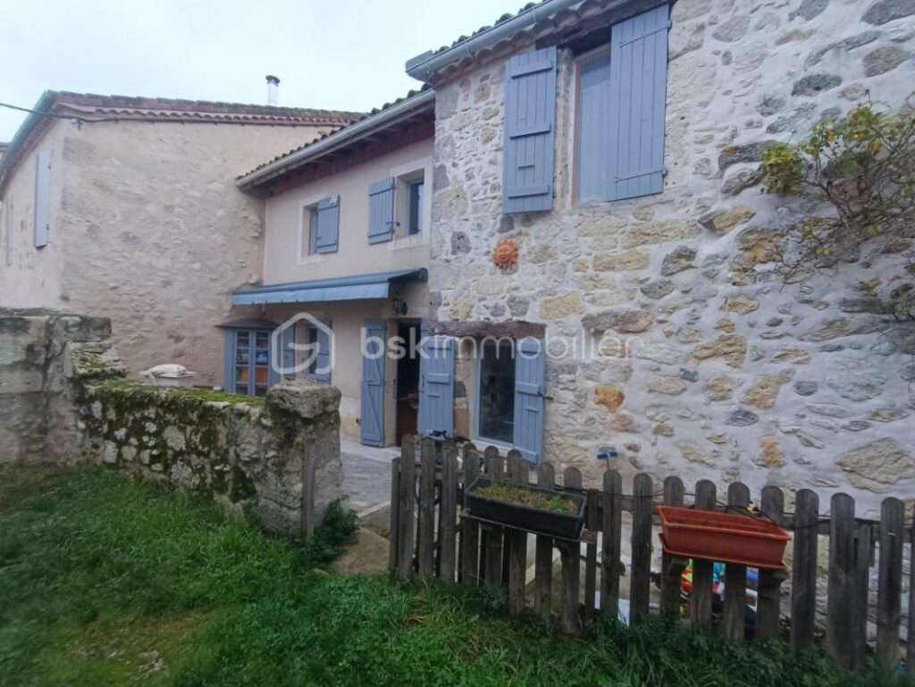 Maison de village avec gîte et vue imprenable ! – 7 pièces – 5 chambres – 155 m²