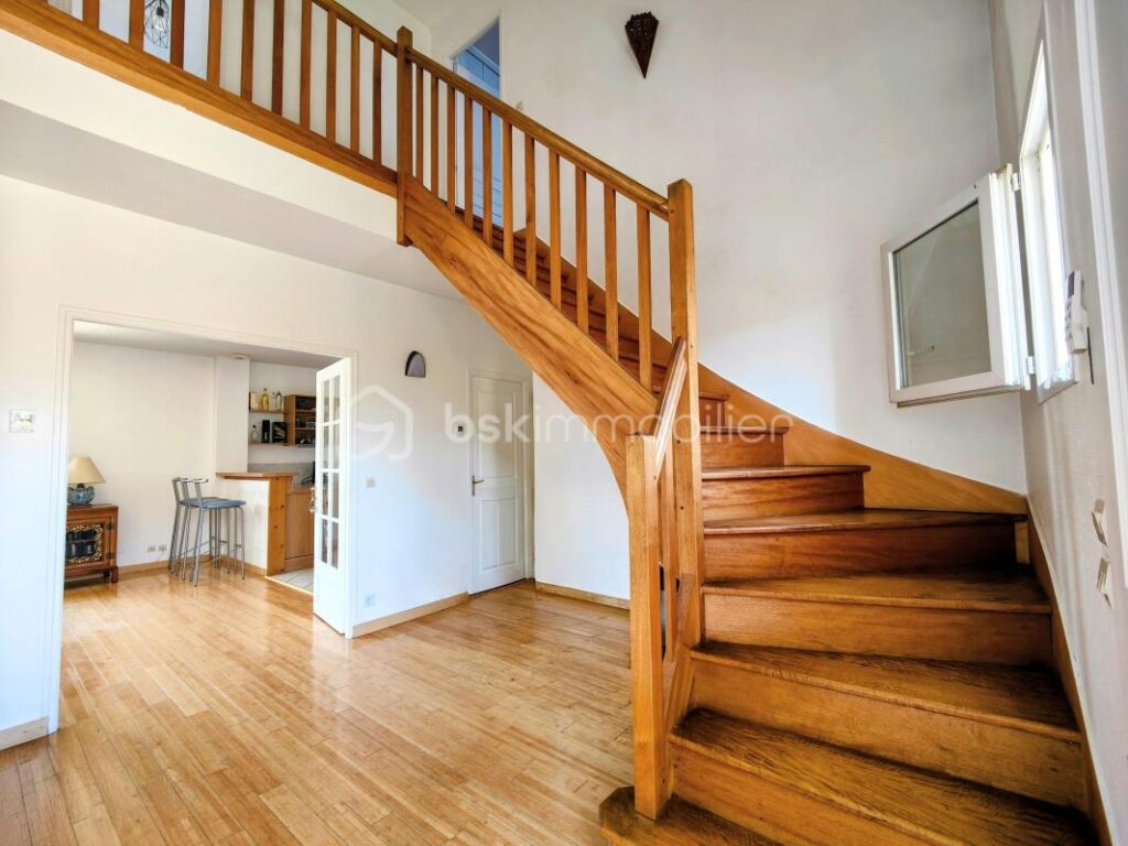 A l’abris des regards, belle maison familiale av 4 chambres et garage – 6 pièces – 4 chambres – 146 m²