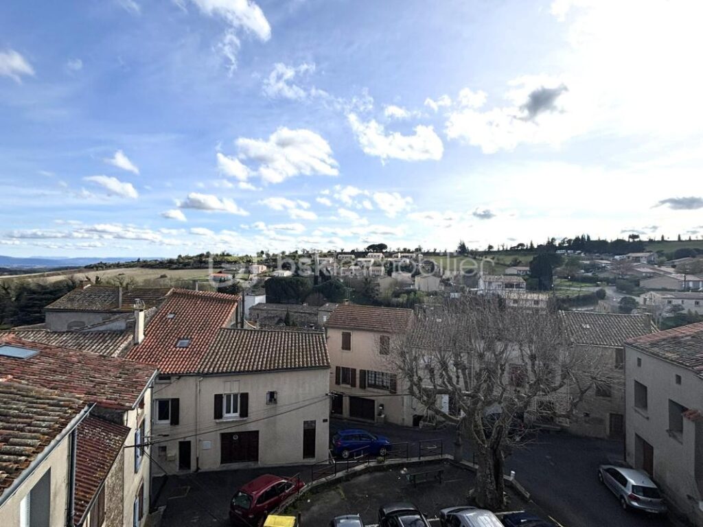 Maison de village avec garage et grenier aménageable – jardin non attenant – 4 pièces – 2 chambres – 75 m²