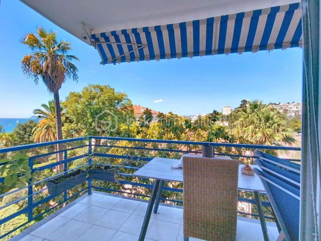 Cannes – Vue mer à 3 min des plages | Studio avec potentiel 2 pièces – 1 pièce – 1 chambre – 33 m²