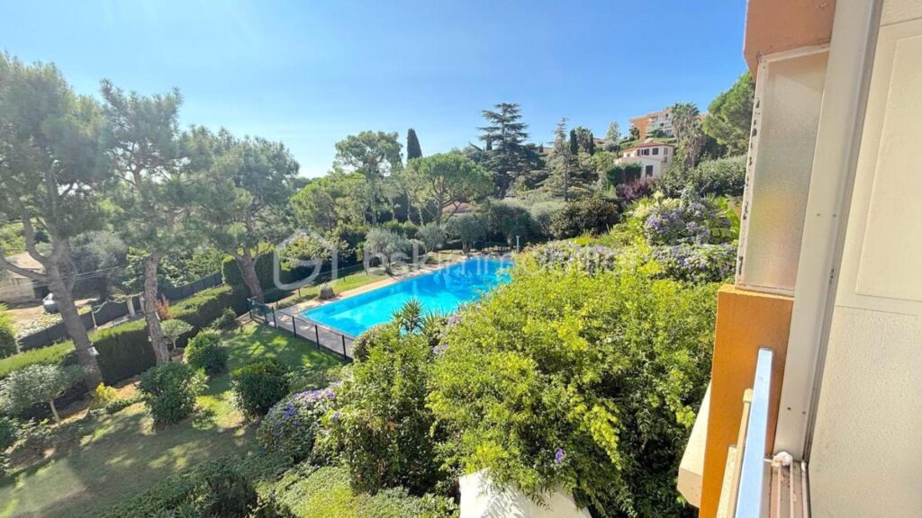 T3 lumineux avec parking, cave & piscine — Villeneuve-Loubet – 3 pièces – 2 chambres – 66 m²