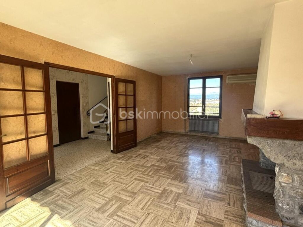 Maison à proximité immédiate de la Cité – 3 chambres + un bureau – jardin – garage – sous-sol – 4 pièces – 3 chambres – 106 m²