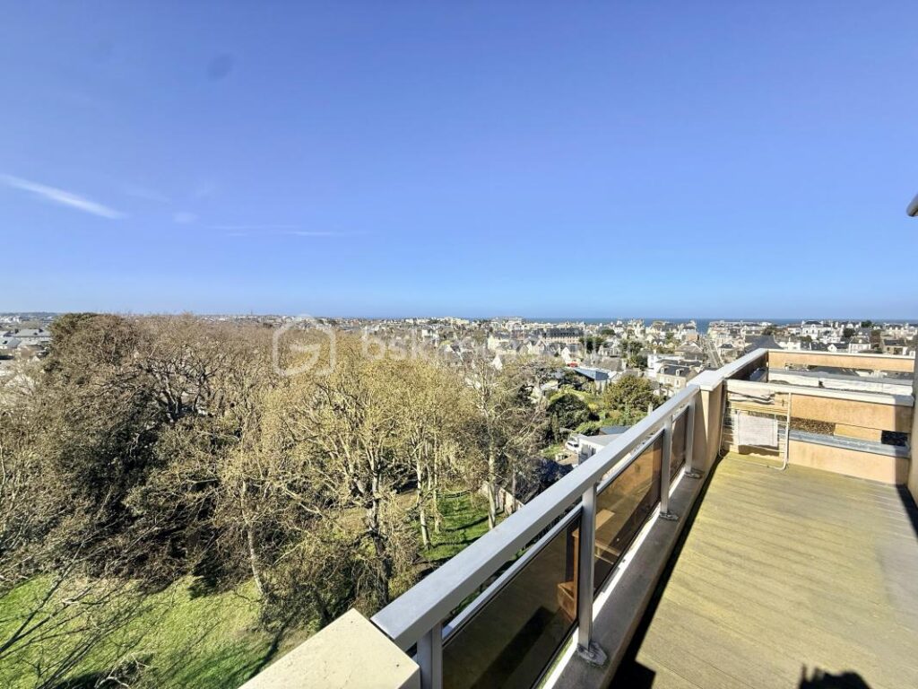 Appartement T2 – Dernier étage avec ascenseur – Vue mer 180° exceptionnelle – Paramé (Saint-Malo) – 2 pièces – 1 chambre – 41 m²