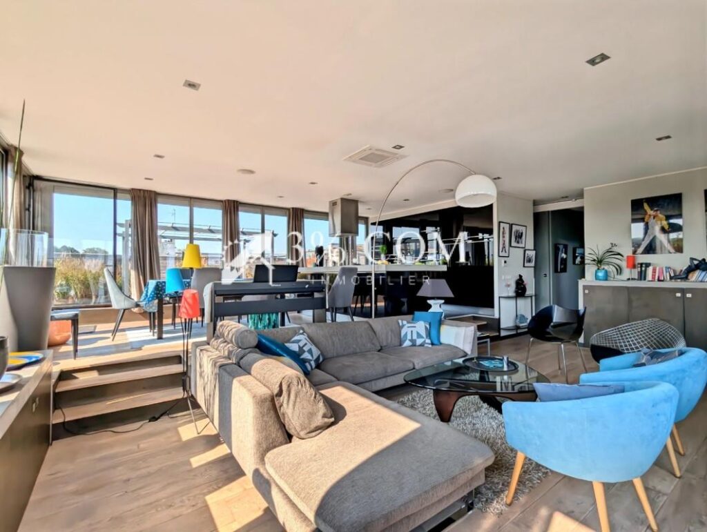 Appartement de 138 m2 – Dernier étage – Cuisine équipée – 3 – 4 pièces – 3 chambres – 138 m²