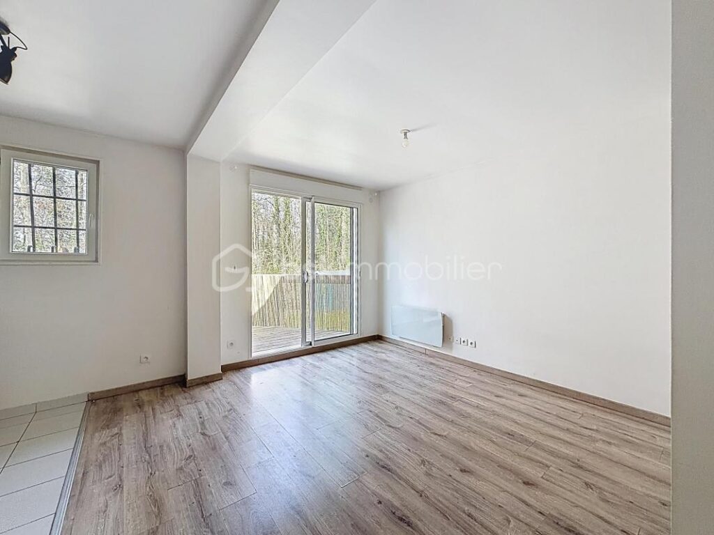 Duplex 4 pièces – 75 m² Carrez, jardin privatif 131 m², terrasse, parking et cave – Saint‑Hubert Montgeron – 4 pièces – 3 chambres – 75 m²