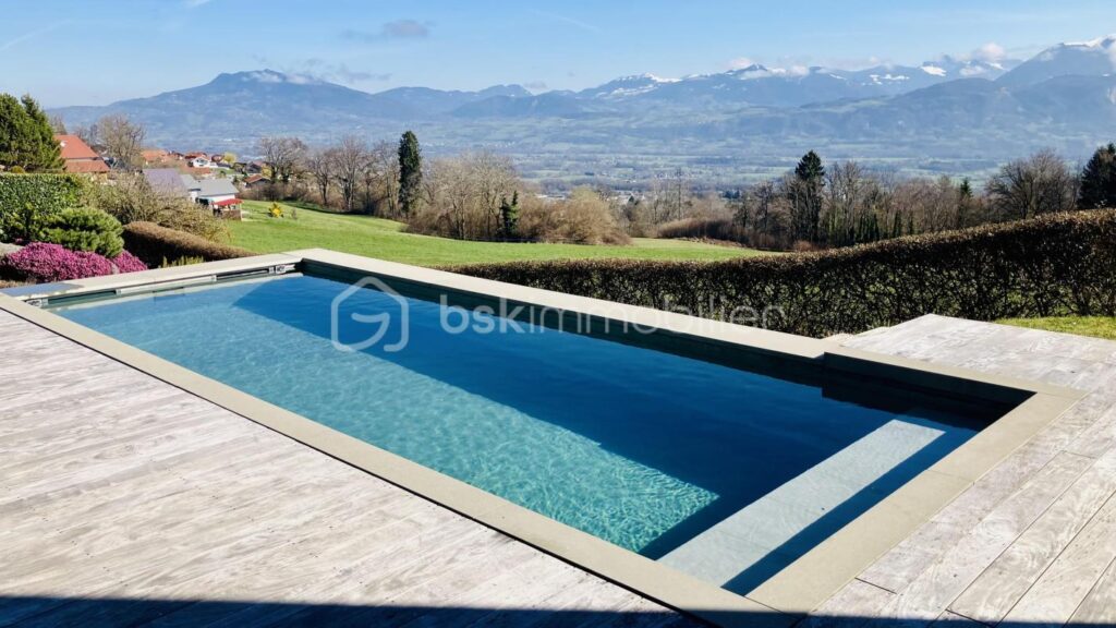 Propriété d’architecte Dunoyer – Panorama alpin exceptionnel, piscine & double habitation – Proche Annecy / Genève / Chamonix – 10 pièces – 5 chambres – 276 m²