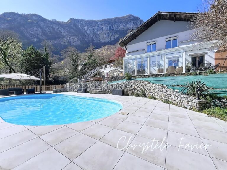 CHARMANTE MAISON DE CARACTÈRE DE TYPE T5 + CUISINE DE 122 M2 ET VÉRANDA SUR UN TERRAIN DE 1348 M2 AVEC PISCINE – 5 pièces – 4 chambres – 122 m²