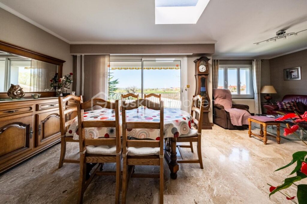 Charmante maison avec piscine à vendre – Idéalement située ! – 5 pièces – 4 chambres – 120 m²