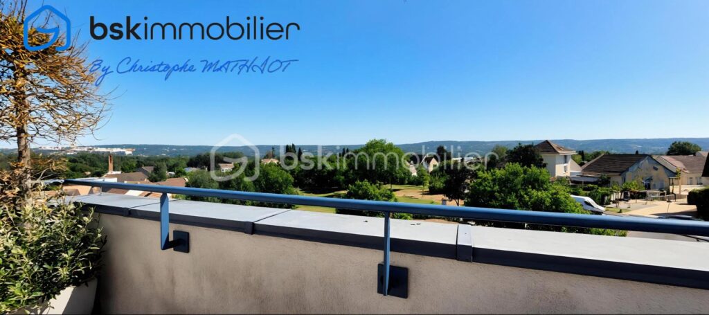 Bel appartement de 78m² avec terrasse de 66m² – Vue dégagée sur la val de Seine – 4 pièces – 2 chambres – 77 m²