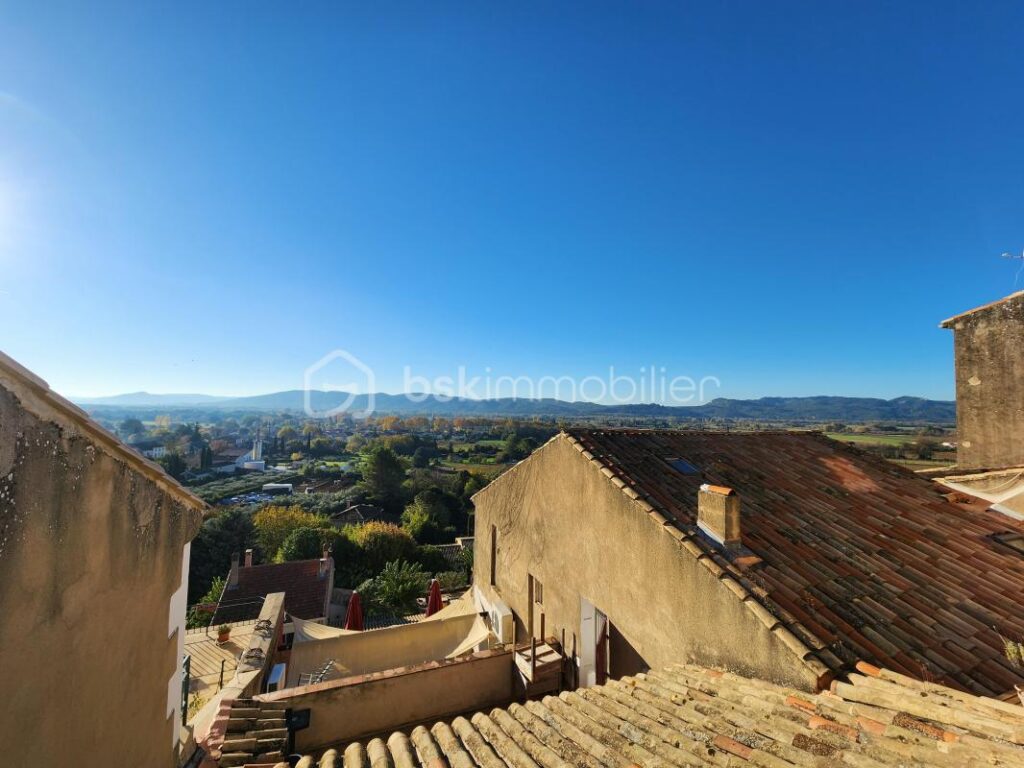 À VENDRE : Charmante maison de village à Cadenet – 4 pièces – 3 chambres – 75 m²