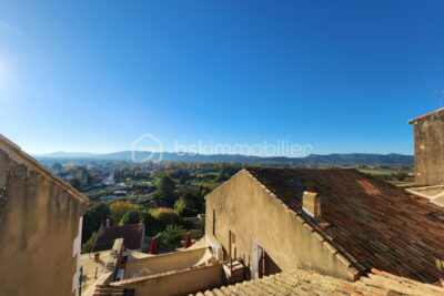 À VENDRE : Charmante maison de village à Cadenet – 4 pièces – 3 chambres – 75 m²