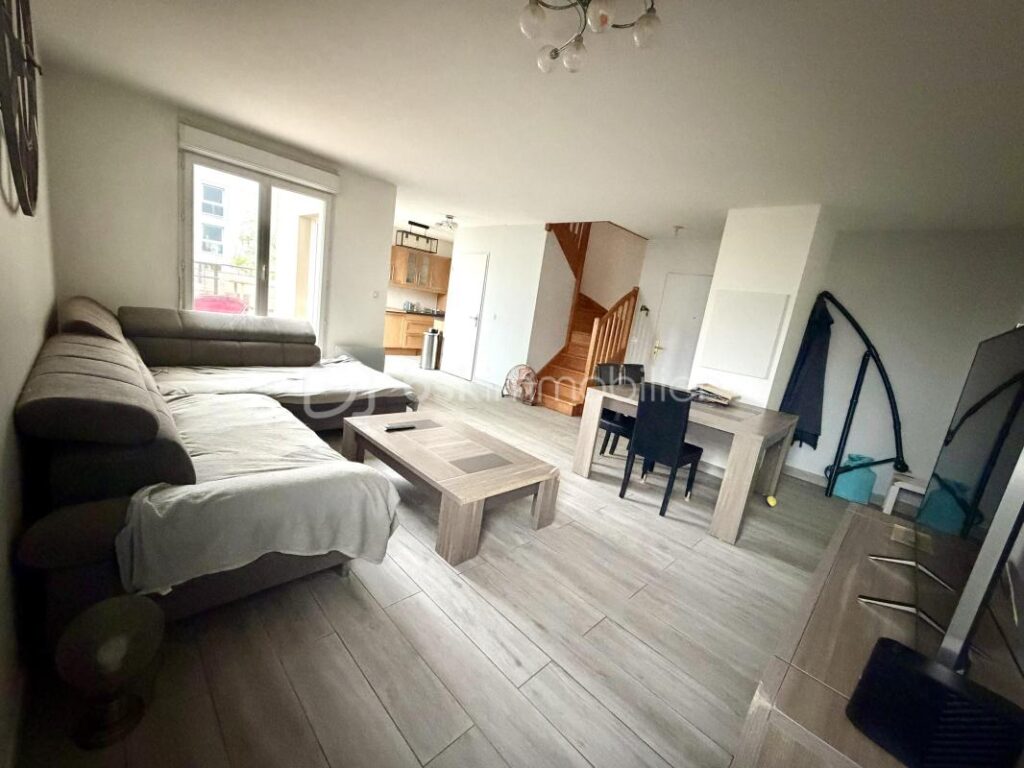 EN EXCLUSIVITÉ – DUPLEX AVEC GRANDE TERRASSE – 4 pièces – 3 chambres – 77 m²