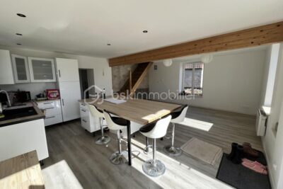 Superbe maison de campagne fraîchement rénovée sur son magnifique terrain au cœur de la forêt – 4 pièces – 2 chambres – 90 m²