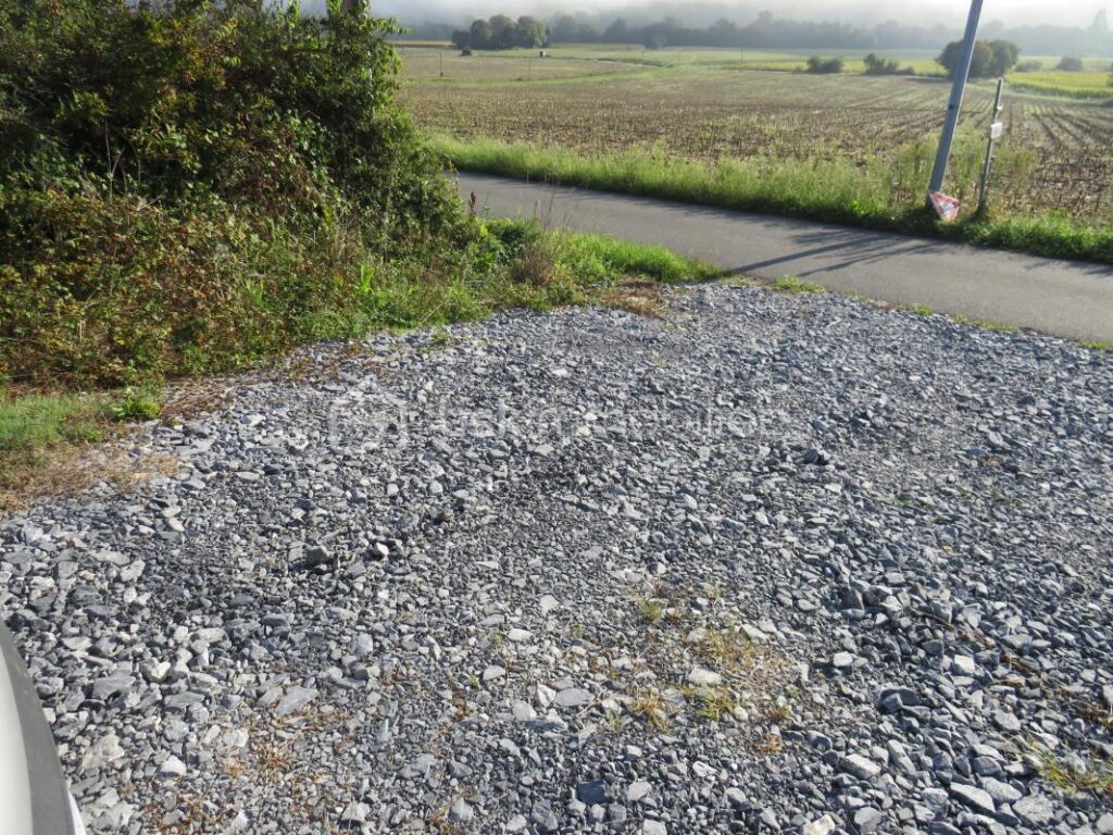 Terrain constructible de 3900 m² environ avec vue dominante – NR pièces – NR chambres – 3895 m²