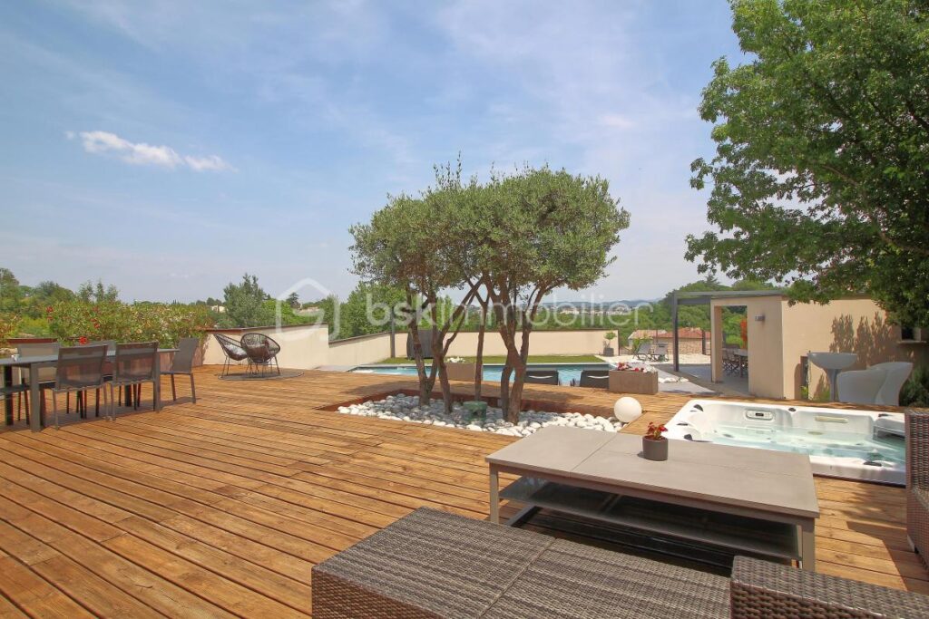 Villa contemporaine 165 M² – 6 pièces – 4 chambres – 165 m²