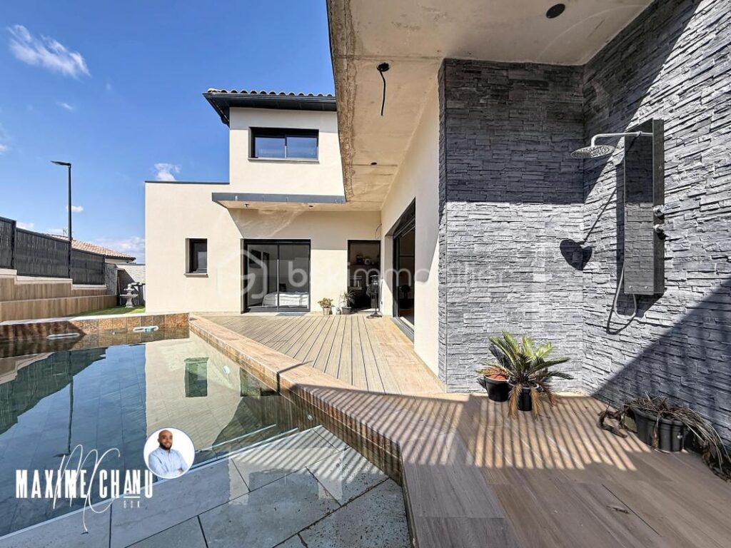 Maison contemporaine 5 pièces avec piscine et garage à BELARGA – 5 pièces – 4 chambres – 142 m²