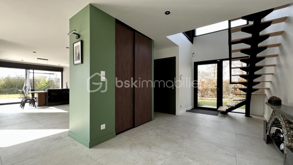 Maison cubique individuelle avec piscine – 7 pièces – 4 chambres – 245 m²