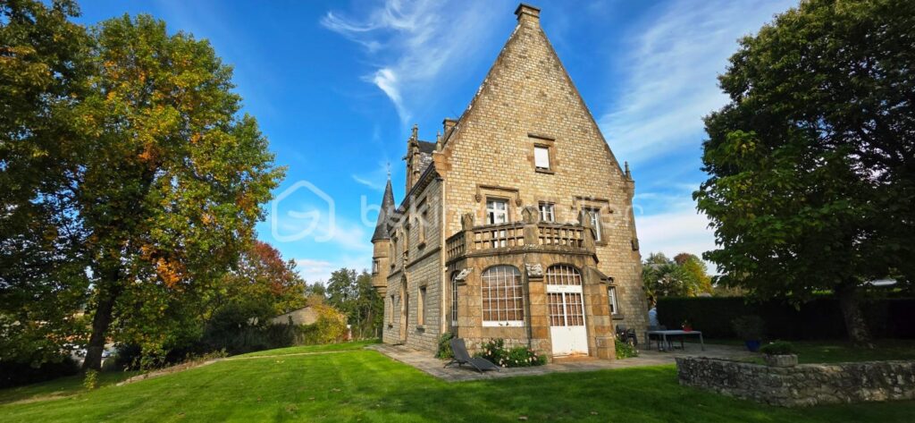 Demeure de caractère aux portes de Fougères – Bien rare sur le marché – 12 pièces – 5 chambres – 353 m²