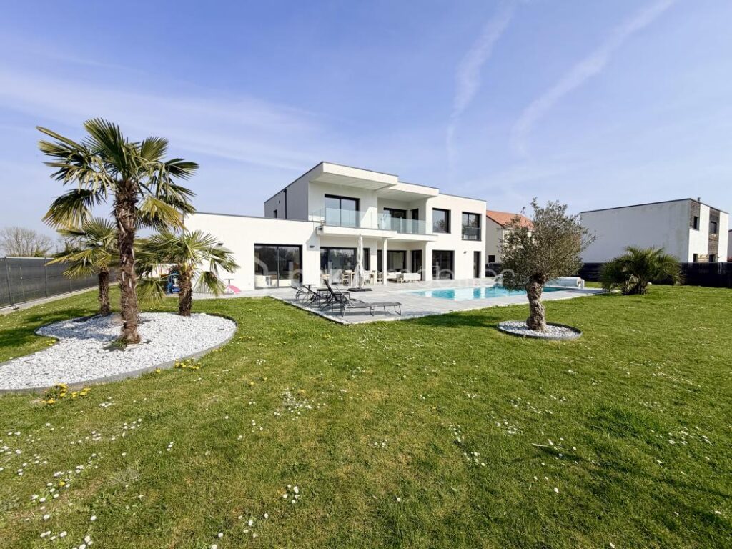 Sublime villa avec piscine à proximité de Troyes – 6 pièces – 4 chambres – 273 m²