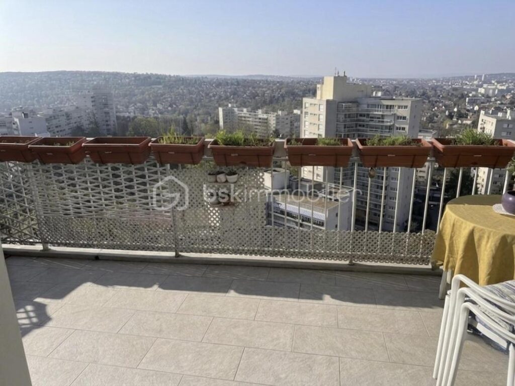 Marly-le-Roi – Dernier étage – Vue panoramique d’exception – 3 pièces – 2 chambres – 68 m²