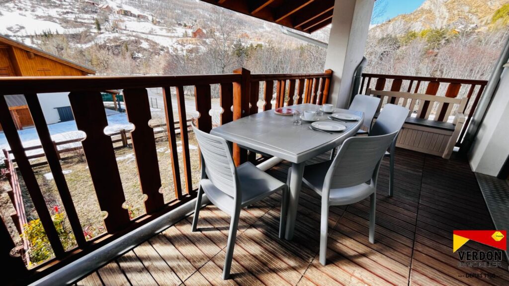 Beau studio cabine avec vaste terrasse, garage fermé et parking extérieur – 2 pièces – 1 chambre – 25 m²