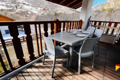 Beau studio cabine avec vaste terrasse, garage fermé et parking extérieur – 2 pièces – 1 chambre – 25 m²