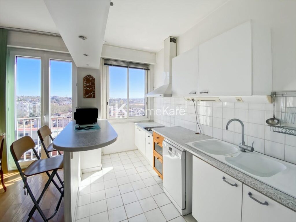 T3 Meublé hypercentre avec parking – 3 pièces – 2 chambres – 83 m²