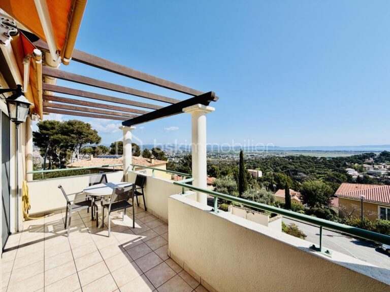 DPT VAR (83) – VUE MER PANORAMIQUE A COUPER LE SOUFLE POUR CE BEL APPARTEMENT – 4 pièces – 2 chambres – 80 m²