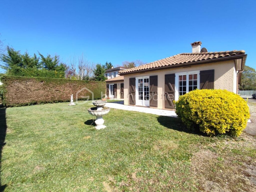 Rabastens – maison plain pied avec piscine – a deux pas du centre ville – 6 pièces – 4 chambres – 148 m²