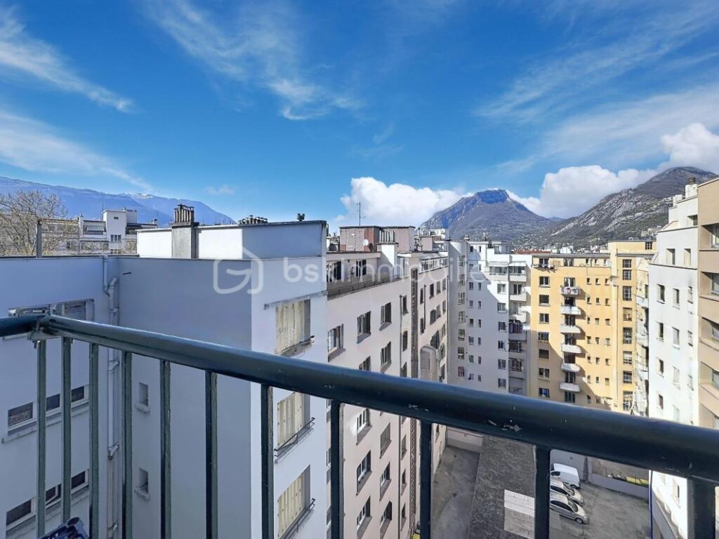 🏡 Appartement T3 lumineux avec balcon et vue montagnes – Grenoble – 3 pièces – 2 chambres – 82 m²