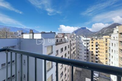 🏡 Appartement T3 lumineux avec balcon et vue montagnes – Grenoble – 3 pièces – 2 chambres – 82 m²