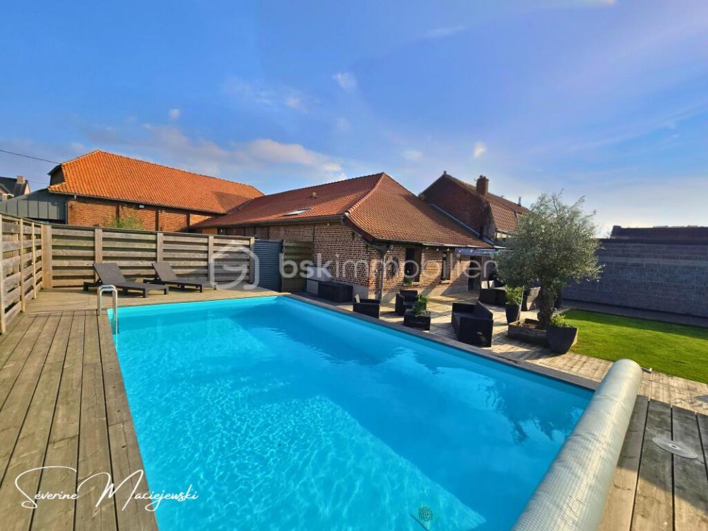 Propriété semi plain pied de 260 m² – 10 pièces – 6 chambres – 260 m²