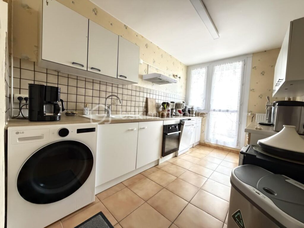 Bel appartement spatieux de 73m2 avec loggia – 3 pièces – 2 chambres – 73 m²