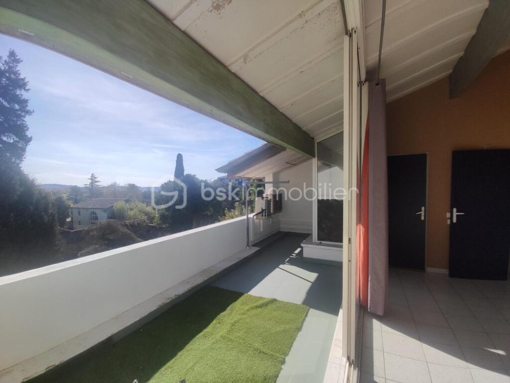 Appartement T3 de 68m² – Balcon avec vue dégagée – Cour privée – 3 pièces – 2 chambres – 68 m²