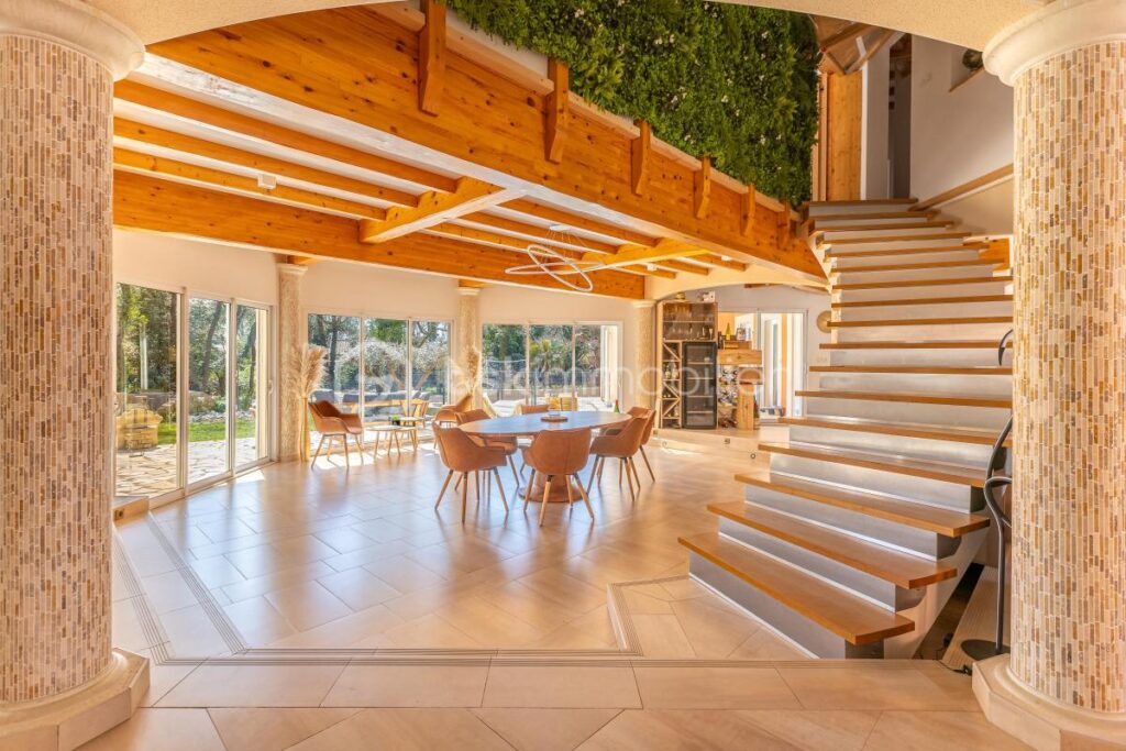 Propriété d’exception 337 m² – 5 dépendances – Revenus locatifs – DPE A – 9 pièces – 8 chambres – 337 m²