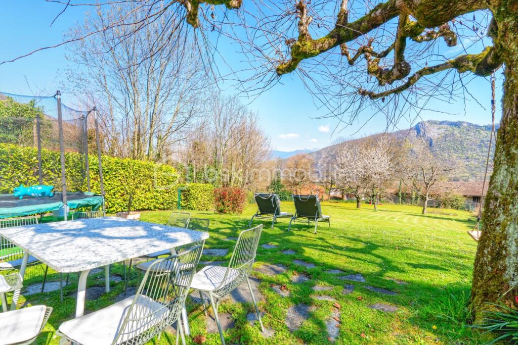 Maison de caractère de 170m2 sur un terrain de 2370m2 – 6 pièces – 4 chambres – 168 m²