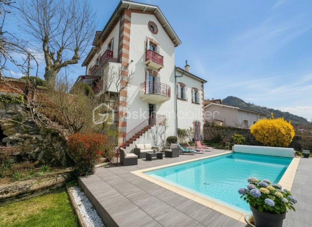 Propriété de caractère avec vue Loire – Bien d’exception – 9 pièces – 6 chambres – 270 m²