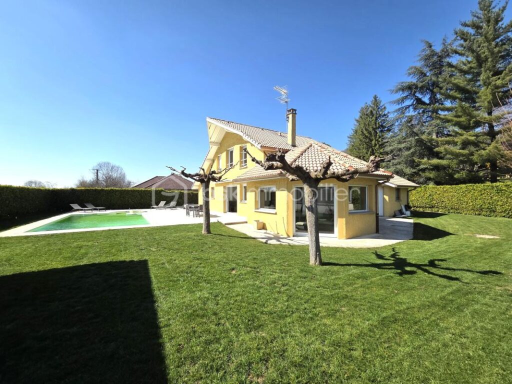 Villa contemporraine 490 000 € – 7 pièces – 5 chambres – 161 m²