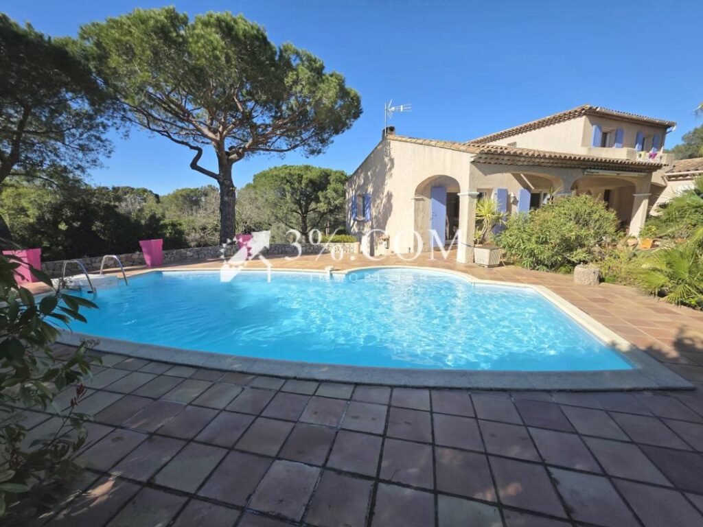 Grande villa dans quartier verdoyant – 6 pièces – 4 chambres – 145 m²