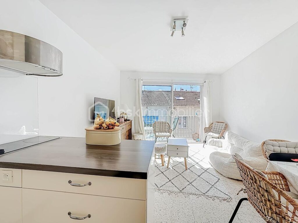 Appartement 3 pièces avec vue canal, balcon, parking et cave – Palavas-les-Flots, centre-ville – 3 pièces – 2 chambres – 42 m²