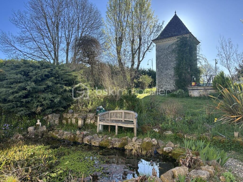 JOLIE MAISON EN PIERRES – TERRAIN – DEPENDANCES – 7 pièces – 5 chambres – 216 m²