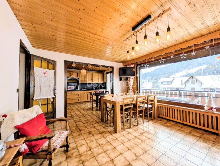 LE GRAND BORNAND — CALME — VUE DEGAGEE — 3 CHAMBRES — CAVE — GRENIER — 4 PLACES DE PARKING – 4 pièces – 3 chambres – 82 m²