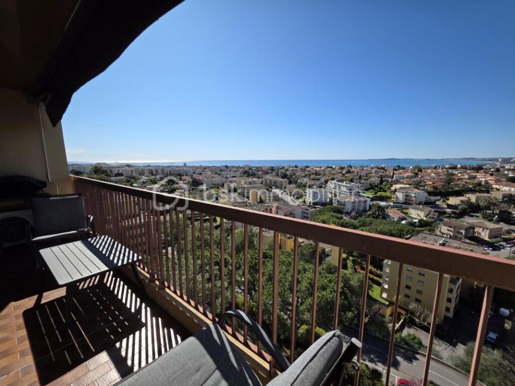 Superbe 2 pièces rénové – Dernier étage – Vue mer panoramique – 2 pièces – 1 chambre – 47 m²