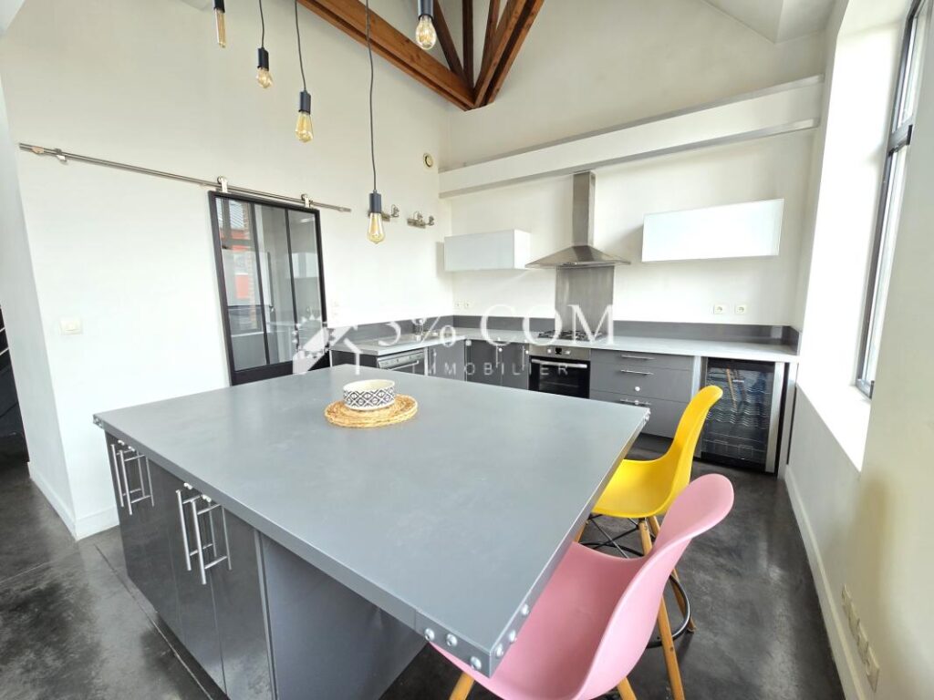 Loft de 128 m2 avec 2 terrasses + 2 places de parking – 4 pièces – 2 chambres – 128 m²