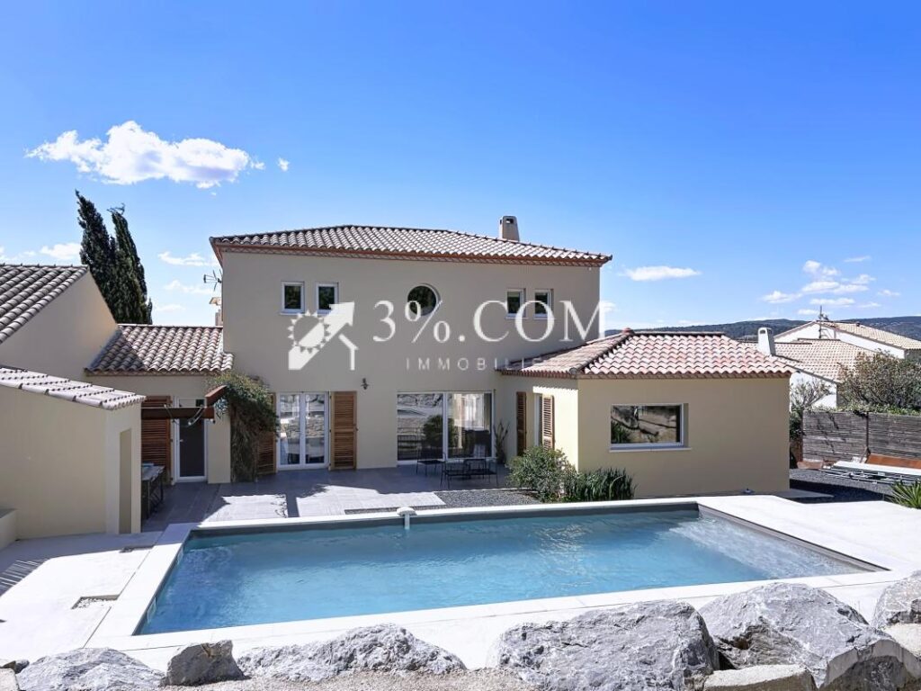 Villa contemporaine d&rsquo;architecte – 7 pièces dans un cadre na – 7 pièces – 4 chambres – 157 m²