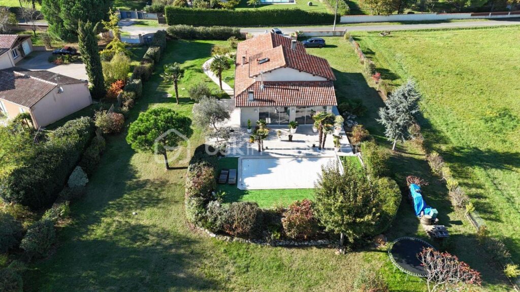 Couffouleux – Maison T6 avec piscine et sous-sol – 6 pièces – 4 chambres – 165 m²