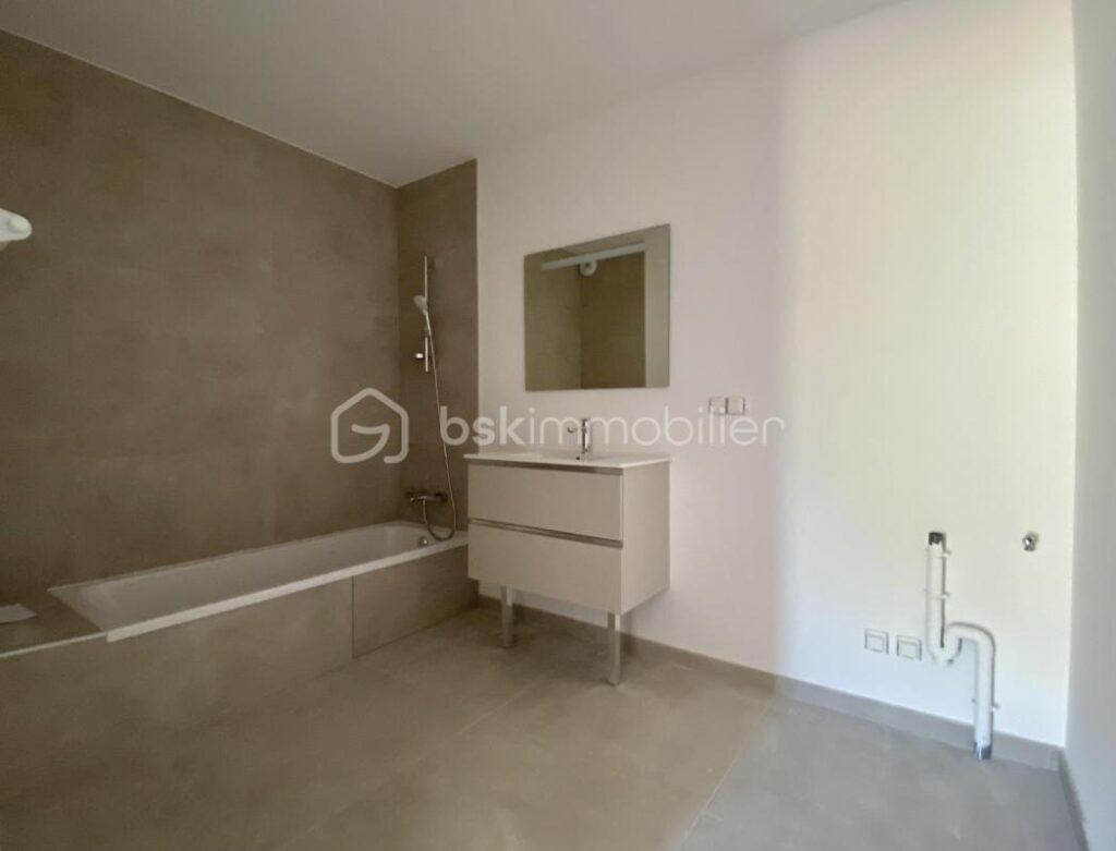 Magnifique maison 5 pièces sur 1088m2 de terrain à l&rsquo;entrée de Sillingy – 5 pièces – 4 chambres – 154 m²