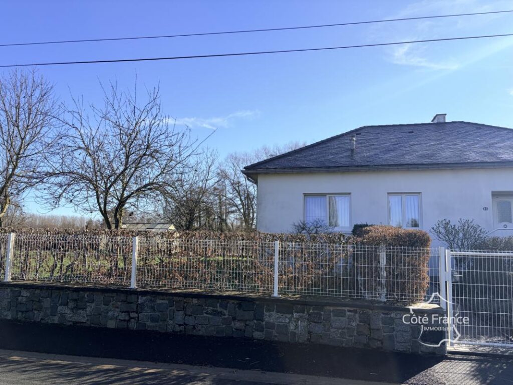 Maison 6 pièces 143 m2 1 880 m2 de terrain Bersillies (5 – 6 pièces – 4 chambres – 143 m²