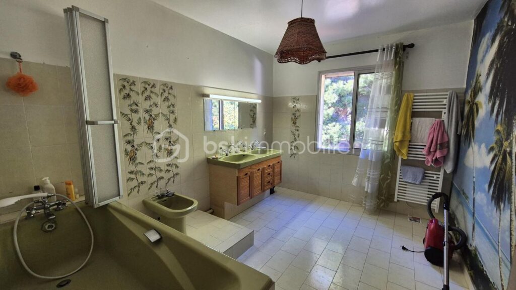 A VENDRE MAISON DEUX FACES TRAVERSANTE DE 152M² SUR TERRAIN DE 261M² A SAINT ANDRE – VUE SUR LES ALBERES – QUATRE CHAMBRES – GARAGE – CLIMATISATION REVERSIBLE – CHEMINEE – AUCUN VIS A VIS – 7 pièces – 4 chambres – 152 m²